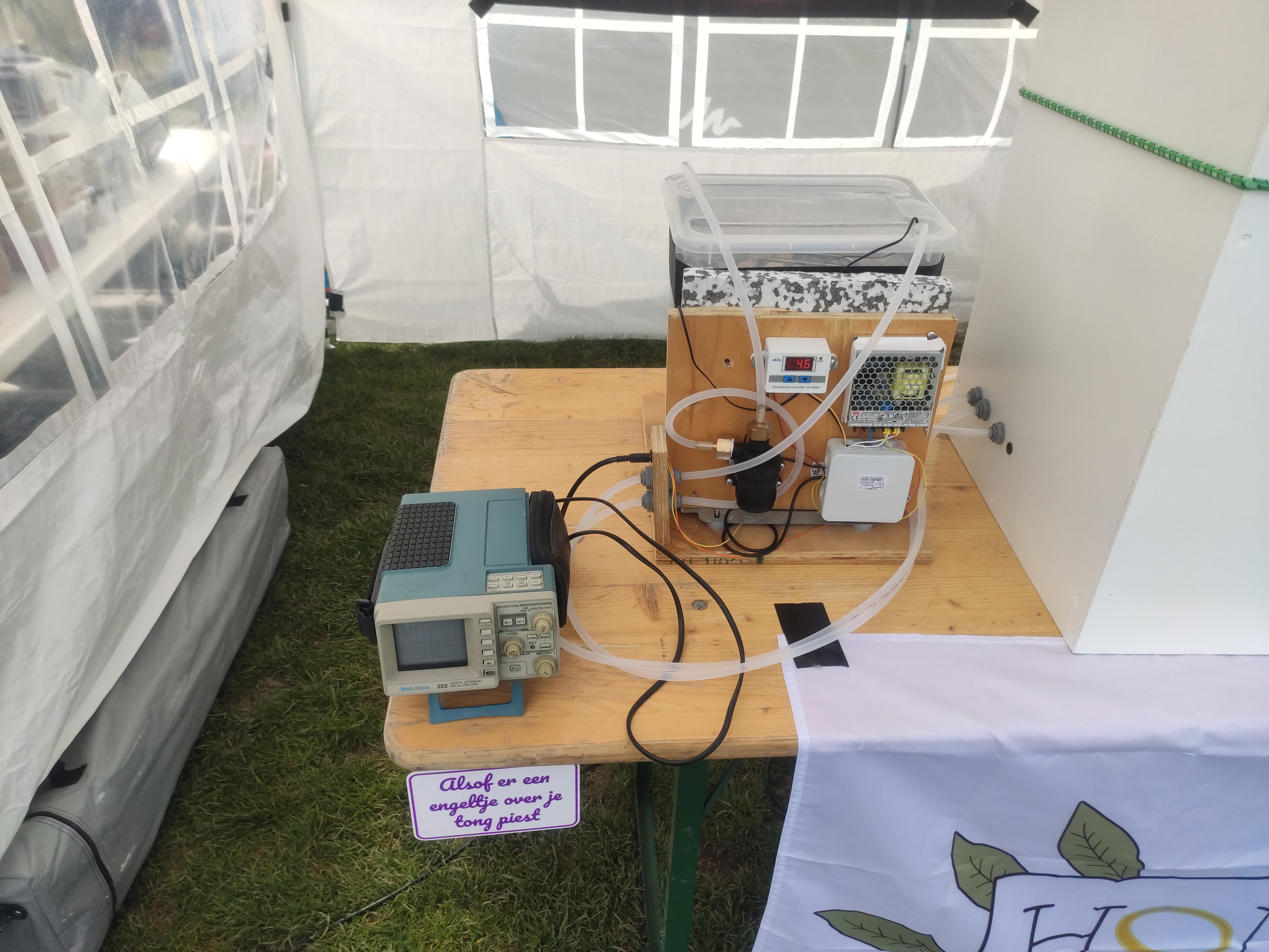 A oscilloscope powered by the water cooler