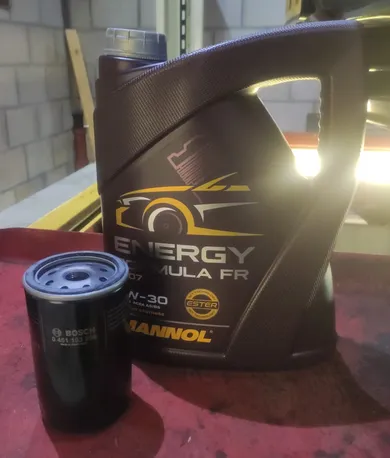 The new oil filter and oil